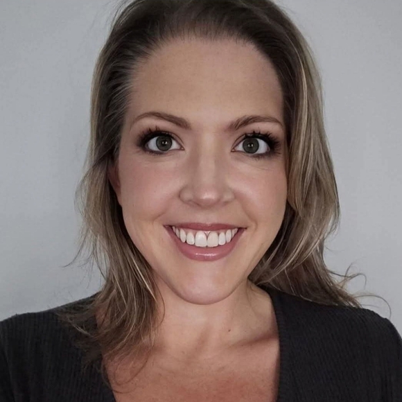 Meet your Posher, Mckenzie - Picture 3 of 7